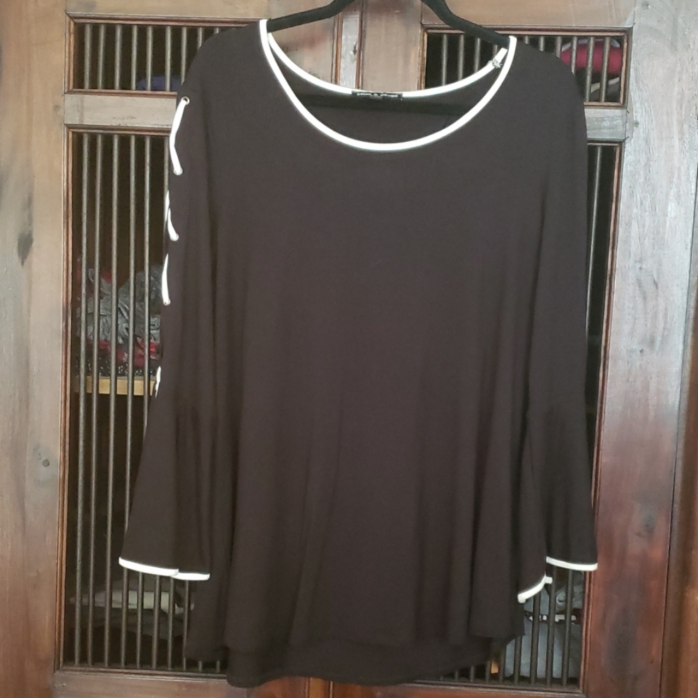 🤍🖤🤓Belle sleeve black top🤓🖤🤍